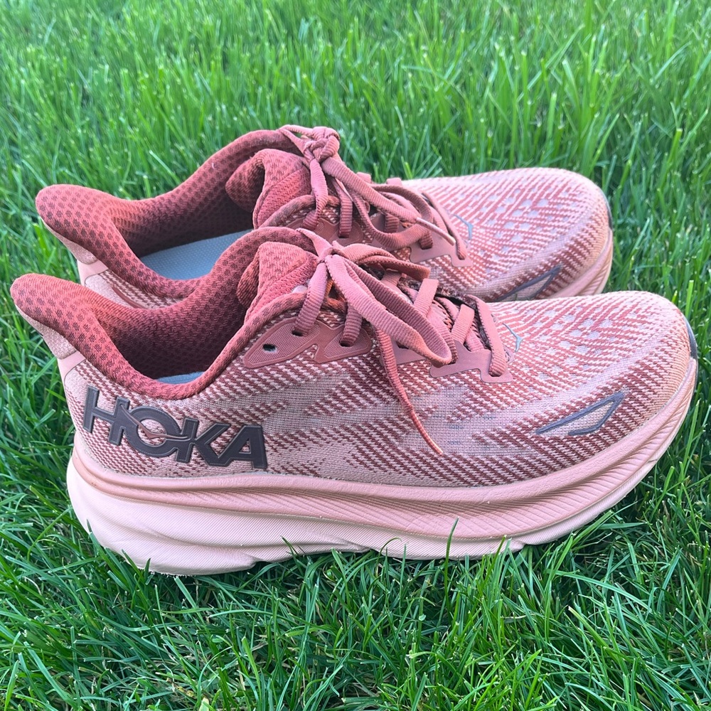 Women's HOKA Clifton 9 Running Shoes - Size 6